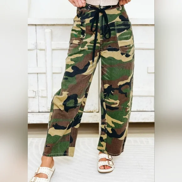 So Me Women's Camouflage Cargo Jeans - Picture 4 of 11